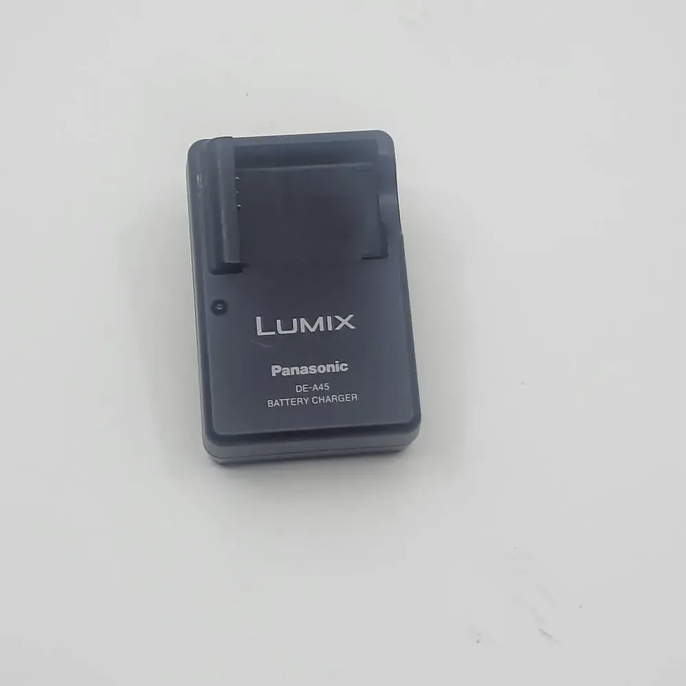 Panasonic Lumix DE-A45B Charger for CGA-S007A Li-Ion Battery Genuine